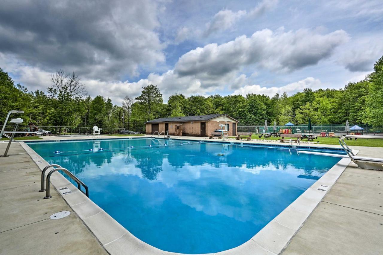 Cozy Arrowhead Lake Home With Sunroom And Pool Access! Pocono Lake Esterno foto